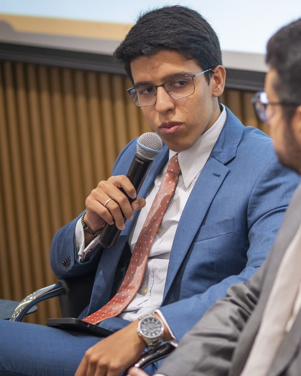 Dr. Pedro Heitor, advogado criminalista, durante palestra sobre direito penal